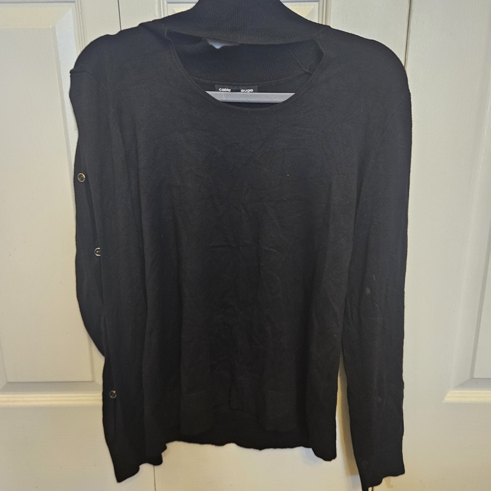 Cable & Gauge Women's Black Crewneck Sweater